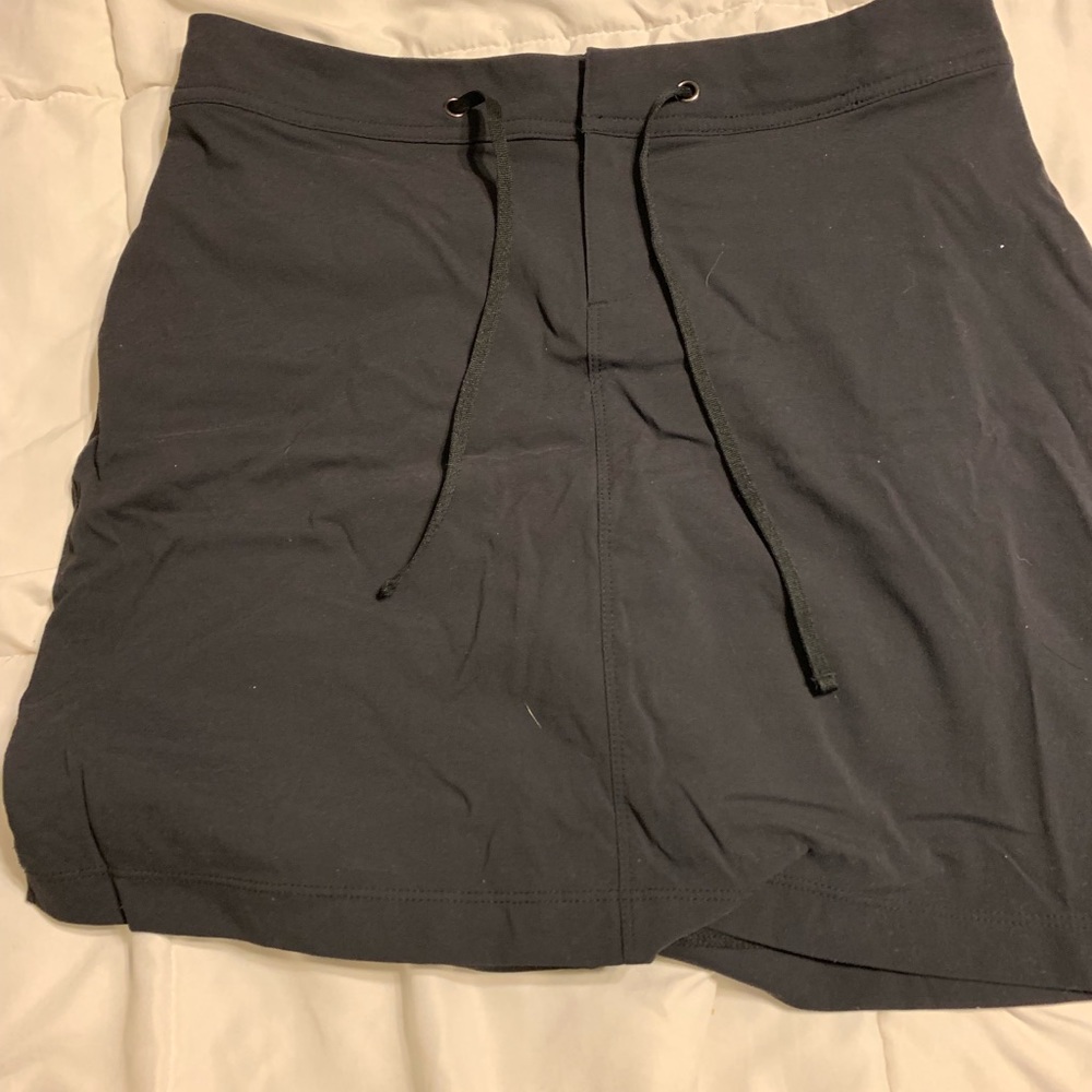 Black skort